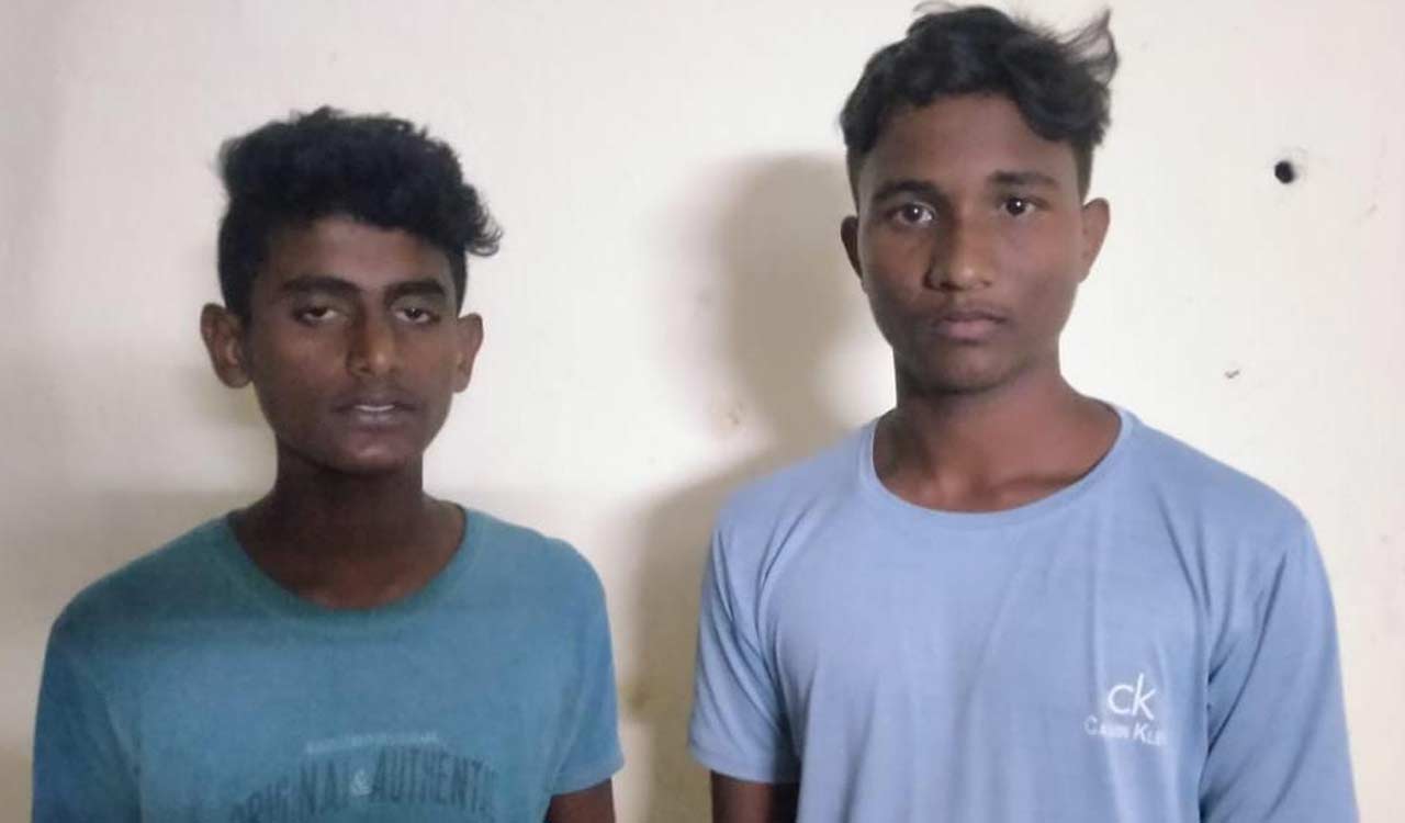 Telangana: Minister Satyavathi commends two teenagers for their bravery