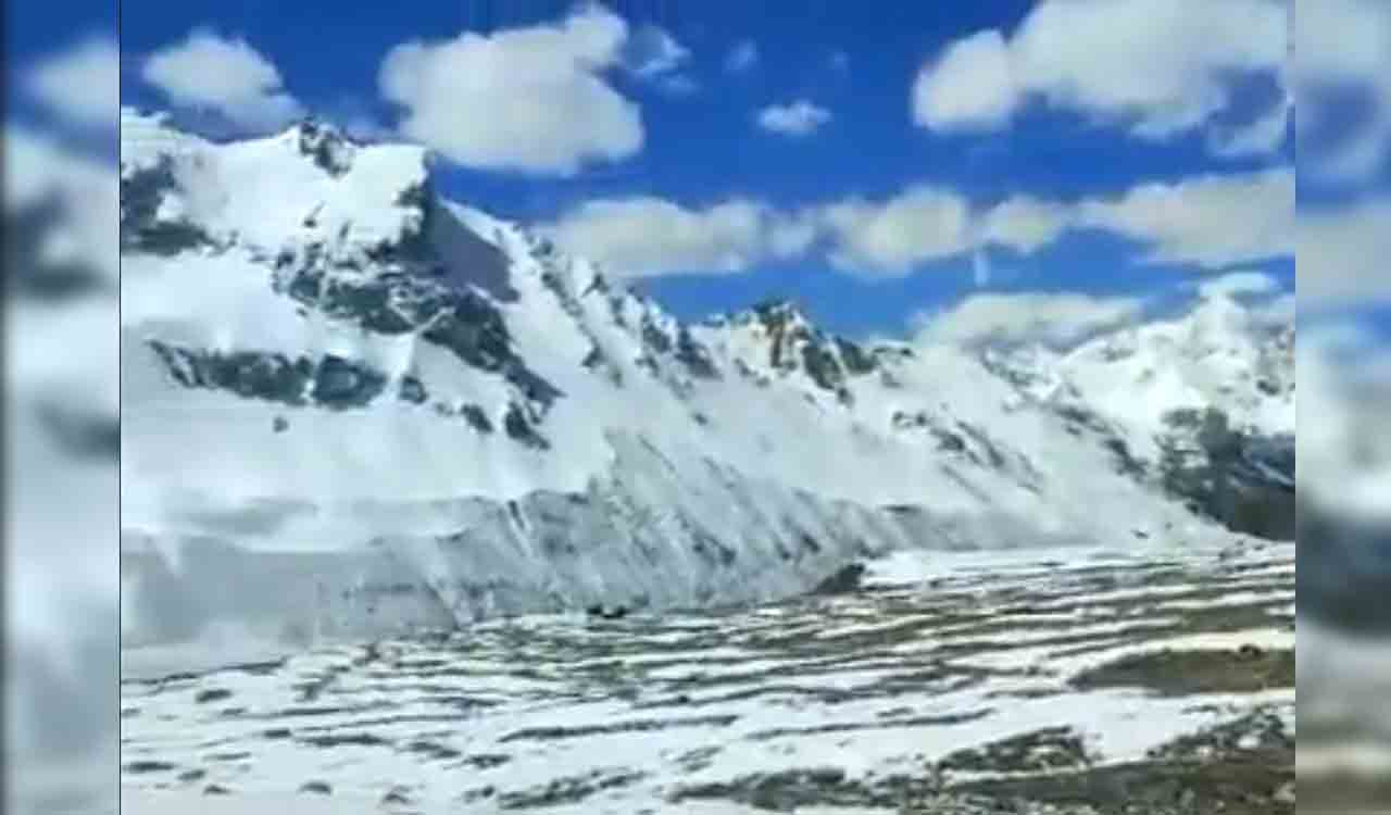 Winter sets in, higher reaches of Uttarakhand receive heavy snowfall