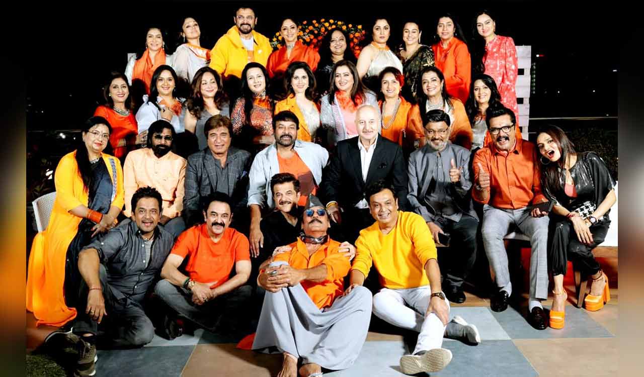 80s stars get together for a reunion at Jackie Shroff’s home