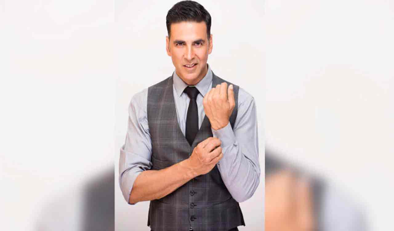 Akshay Kumar slammed on Twitter for reacting to Richa’s tweet