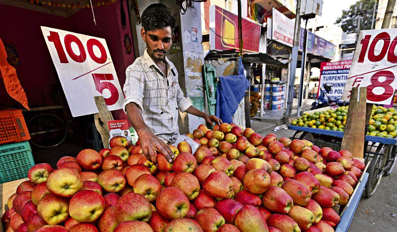 Apple prices in Hyderabad fall due to huge supply