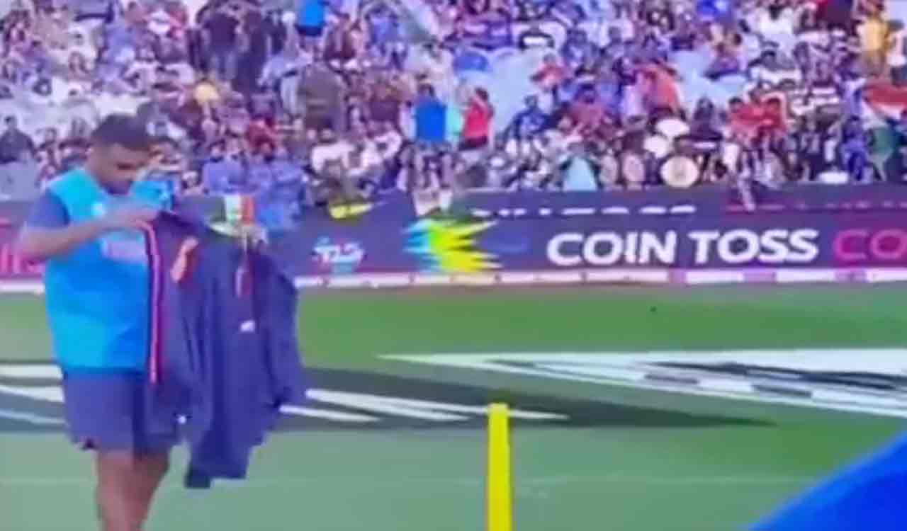 Watch: Cricketer Ashwin’s viral style of finding his clothes