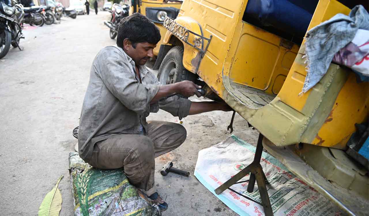 No eyesight, but Hafeez repairs autos for living in Warangal