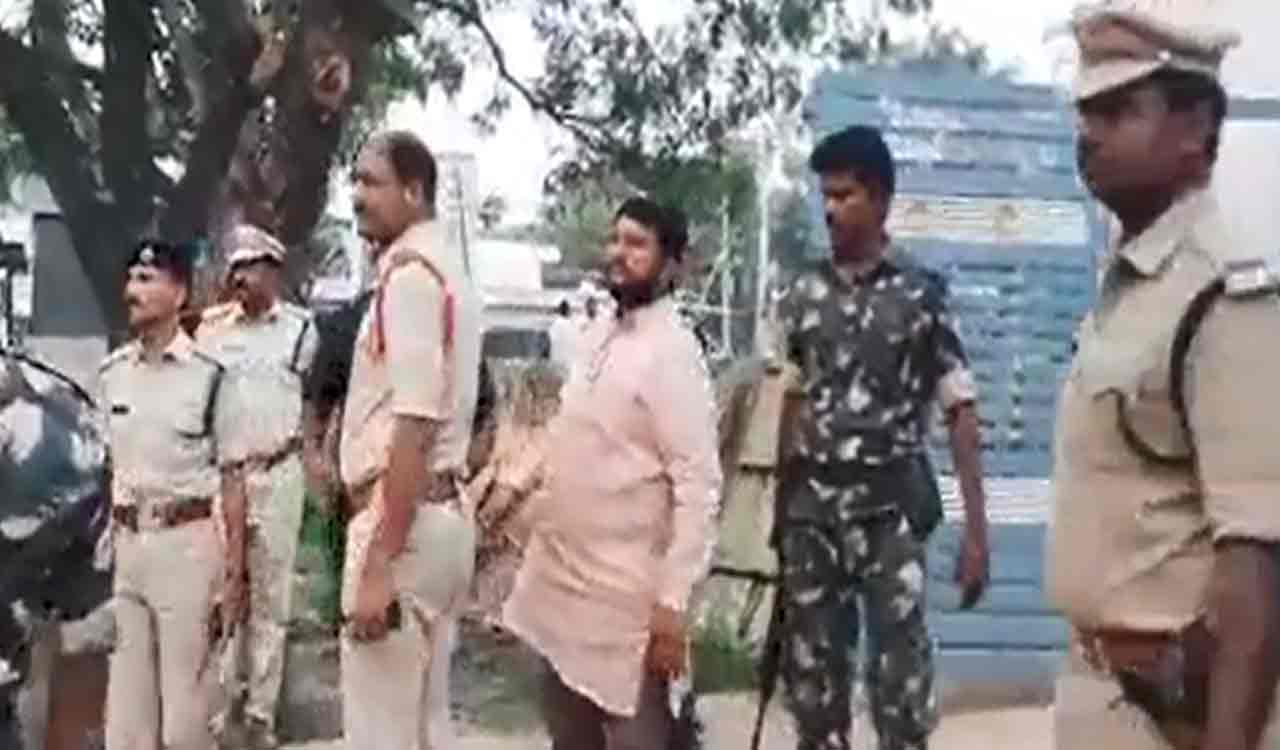BJP leader’s tearjerker drama at Munugode polling station triggers laugh fest on social media