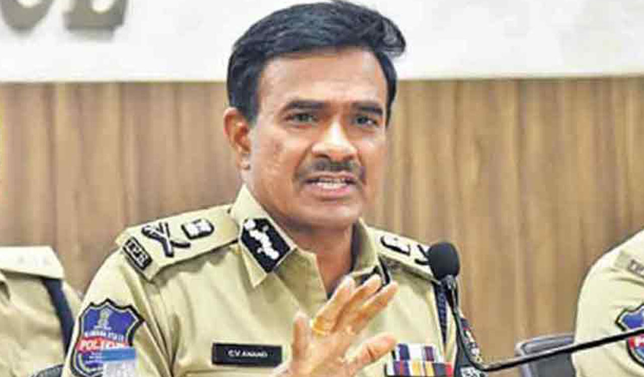 Hyderabad CP holds meeting with security agencies