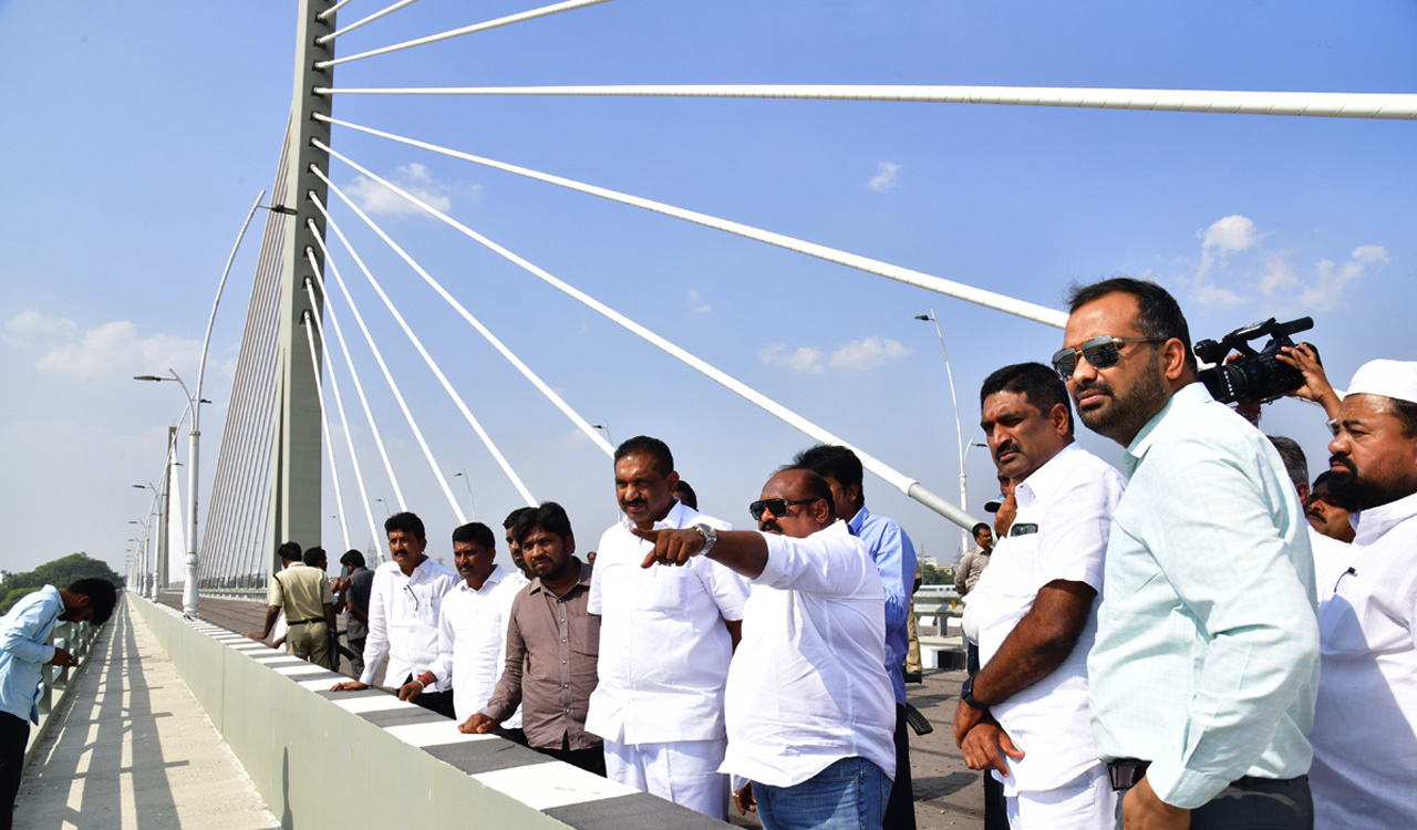 Make Karimnagar cable bridge available by Jan 1: Gangula instructs officials