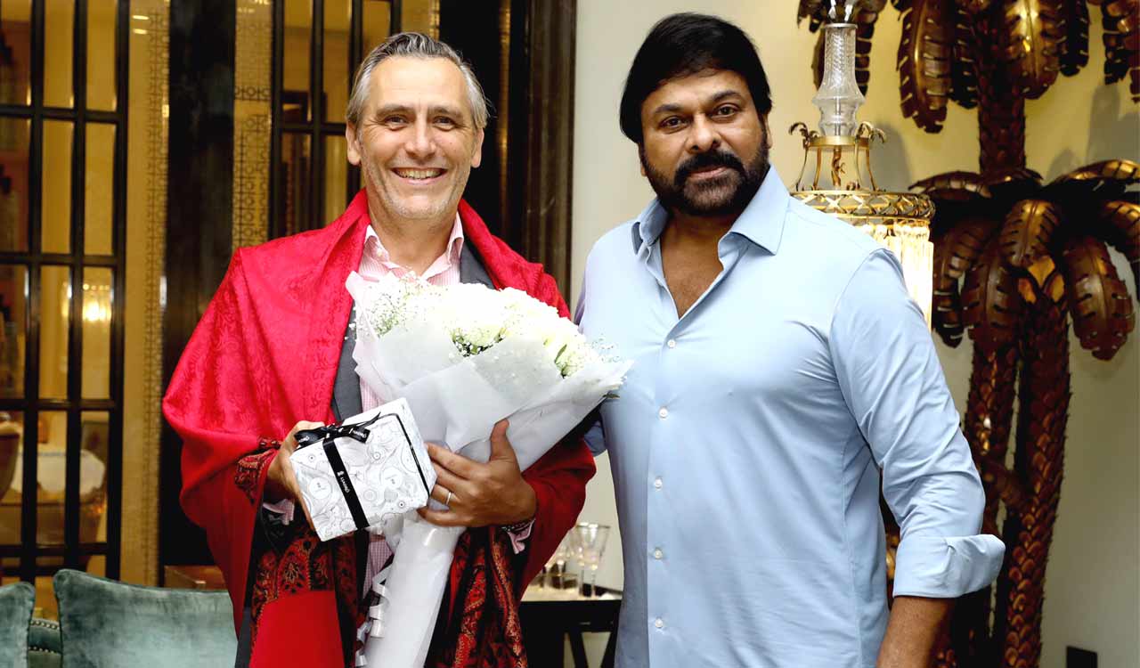 Chiranjeevi treats British Deputy High Commissioner to Telugu delicacies