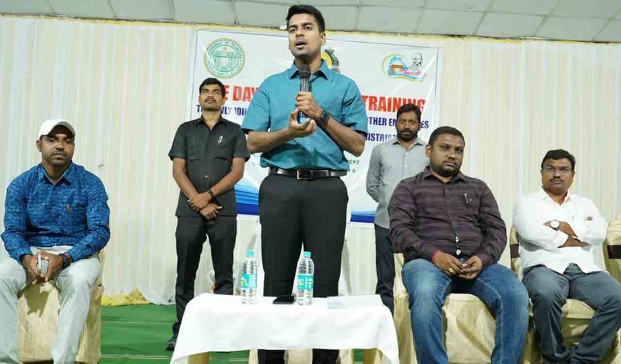 Kothagudem: Work for development of municipalities, junior assistants told