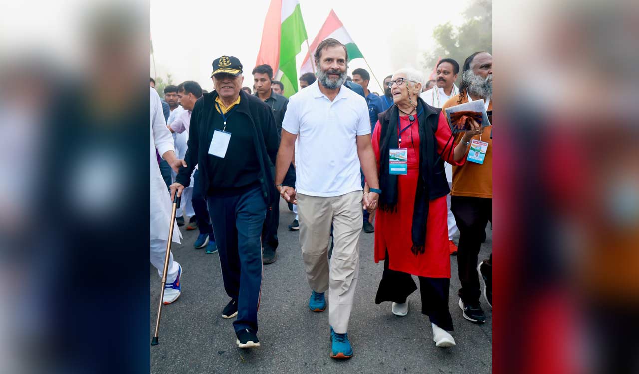Ex-Navy chief Admiral Ramdas joins Rahul Gandhi in Bharat Jodo Yatra