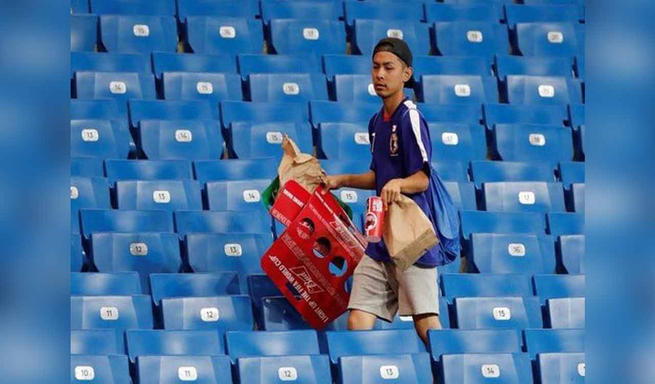 FIFA World Cup 2022: Japanese fans’ heartwarming gesture of cleaning stadium after match