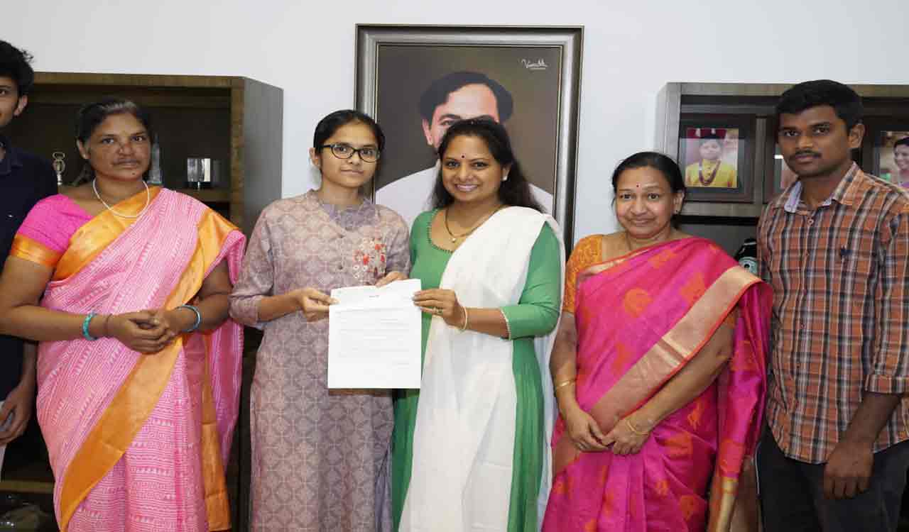 After YouTube helps Harika clear NEET, MLC Kavitha to help her with MBBS fees