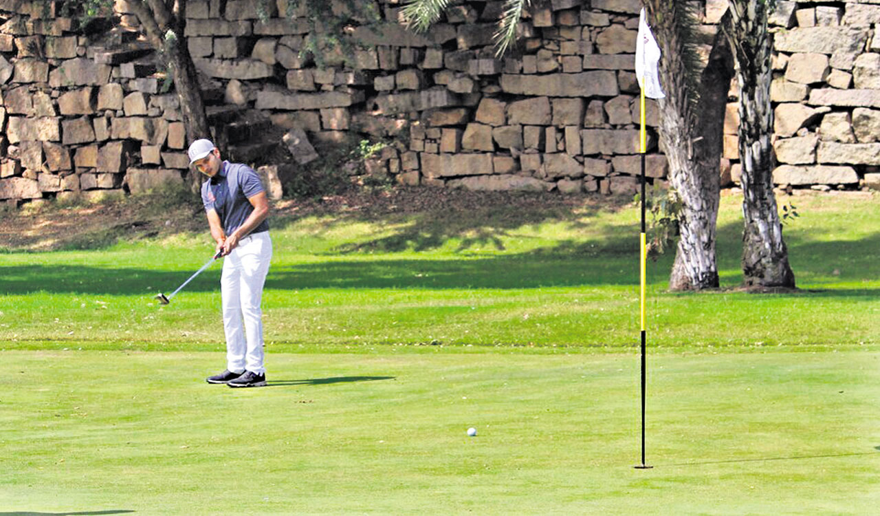 Telangana Golconda Masters: Manu Gandas inch closer to title defence