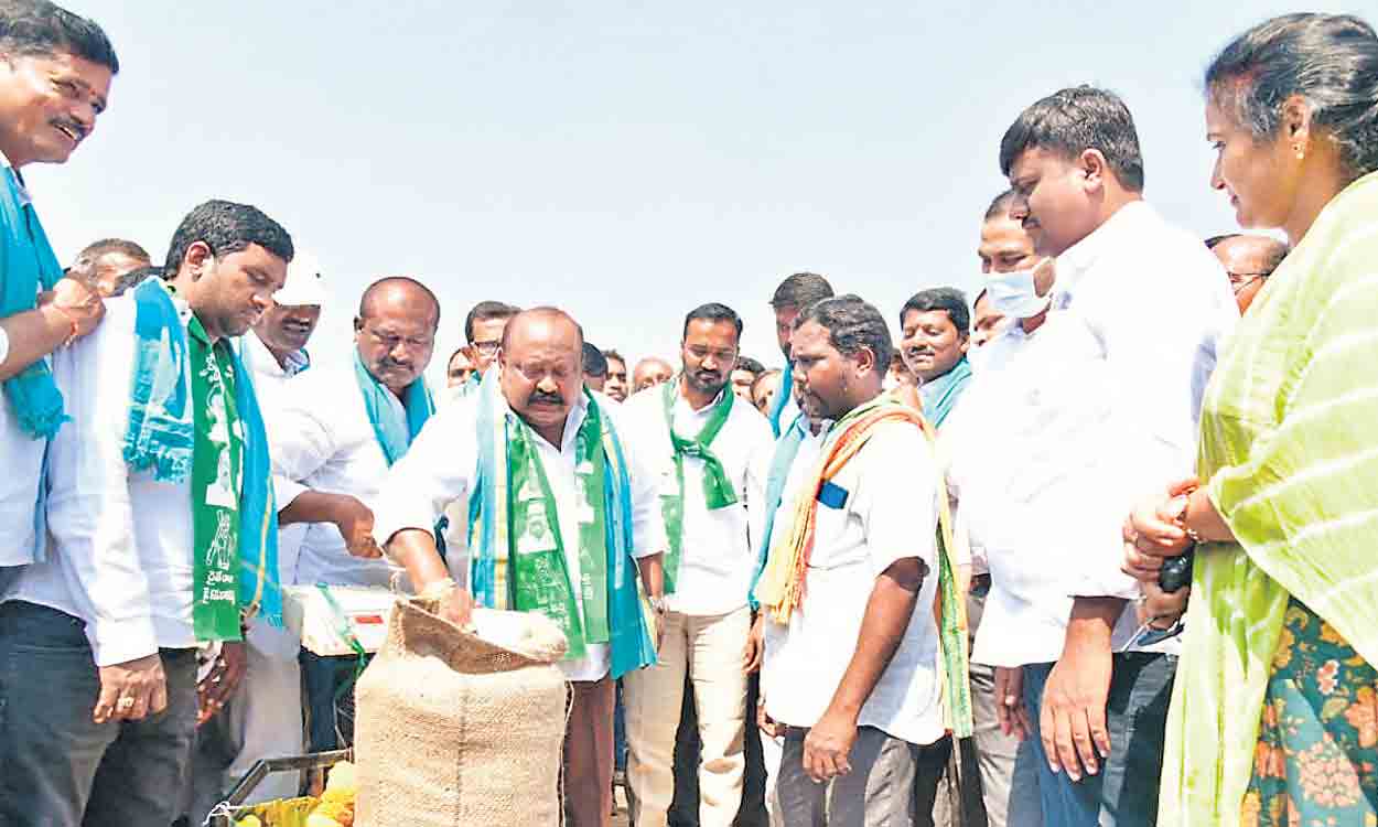 Centre’s decisions hit paddy purchase: Gangula Kamalakar