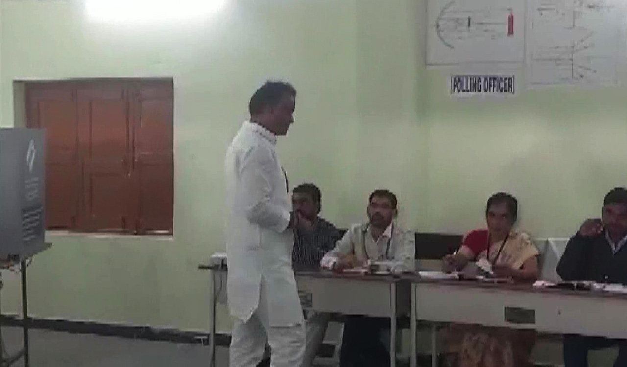 Munugode bypoll: Rajgopal Reddy deletes video of him voting after being exposed