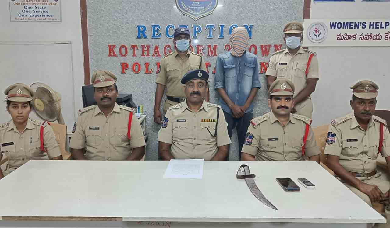 Man hacks friend to death, surrenders before police in Kothagudem