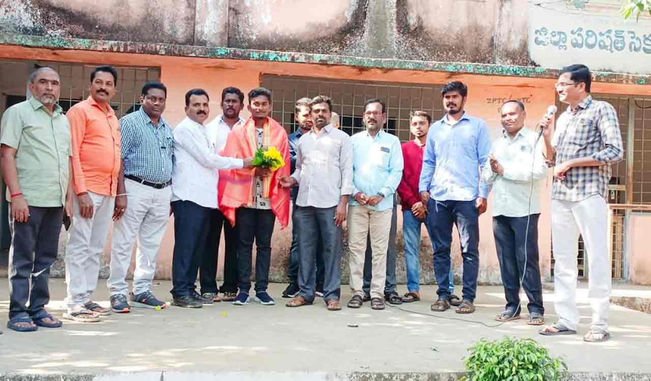 Mancherial: Rag picker’s son bags MBBS seat in Suryapet medical college