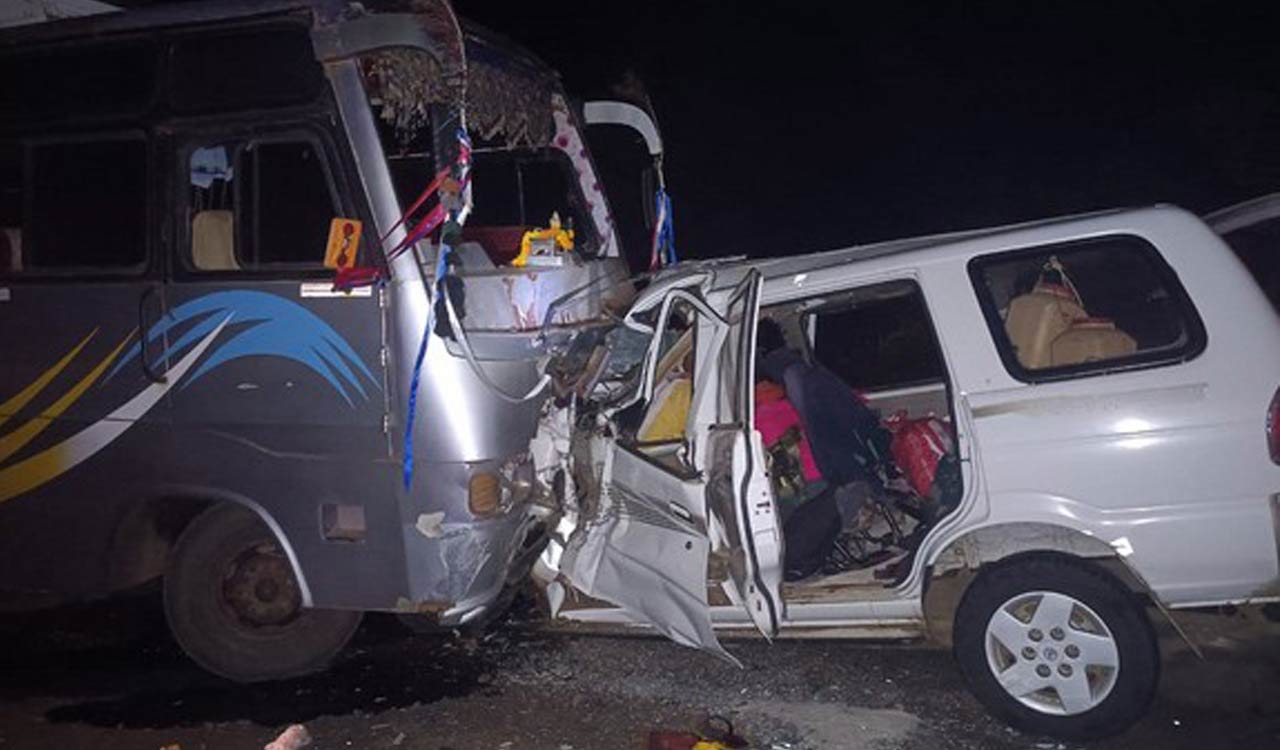 MP: 11 persons killed, 1 injured after an SUV collided with bus in Betul