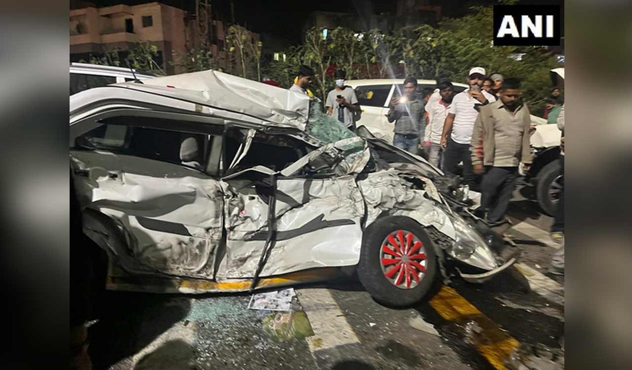 Maharashtra: Over 40 vehicles damaged in a road accident at Pune-Bengaluru highway