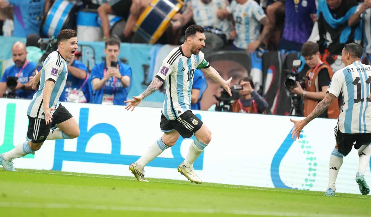 Messi, Fernandez goals guide Argentina to a 2-0 win over Mexico
