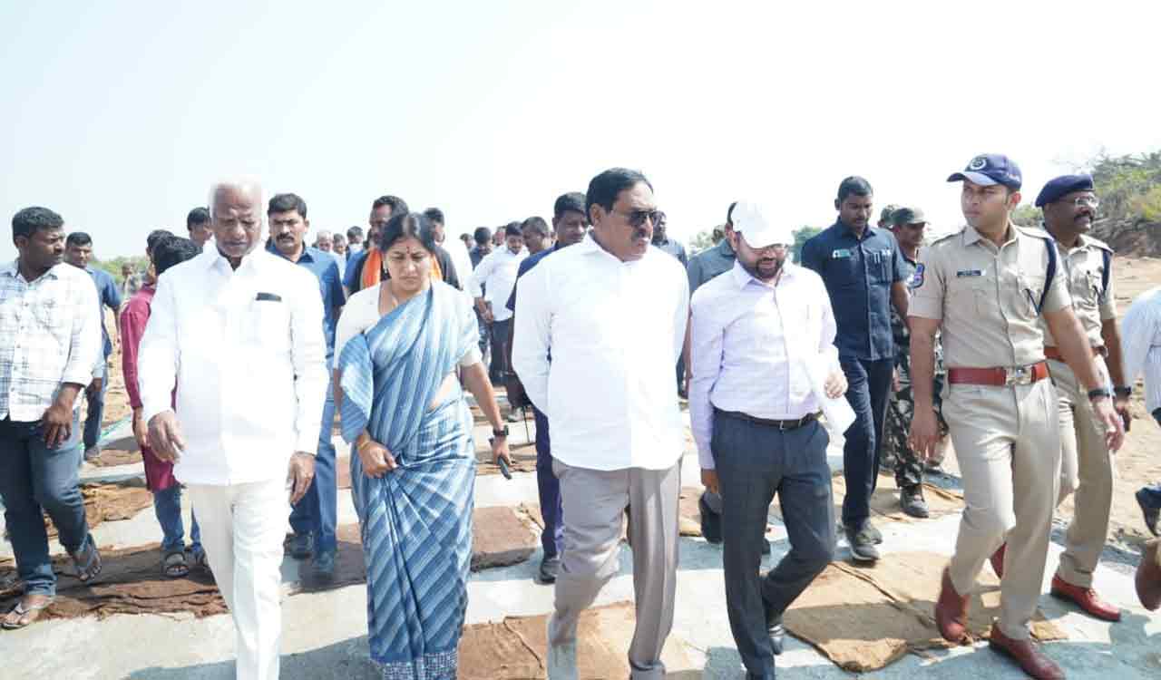 Ministers inspect construction of medical college, collectorate in Mahabubabad