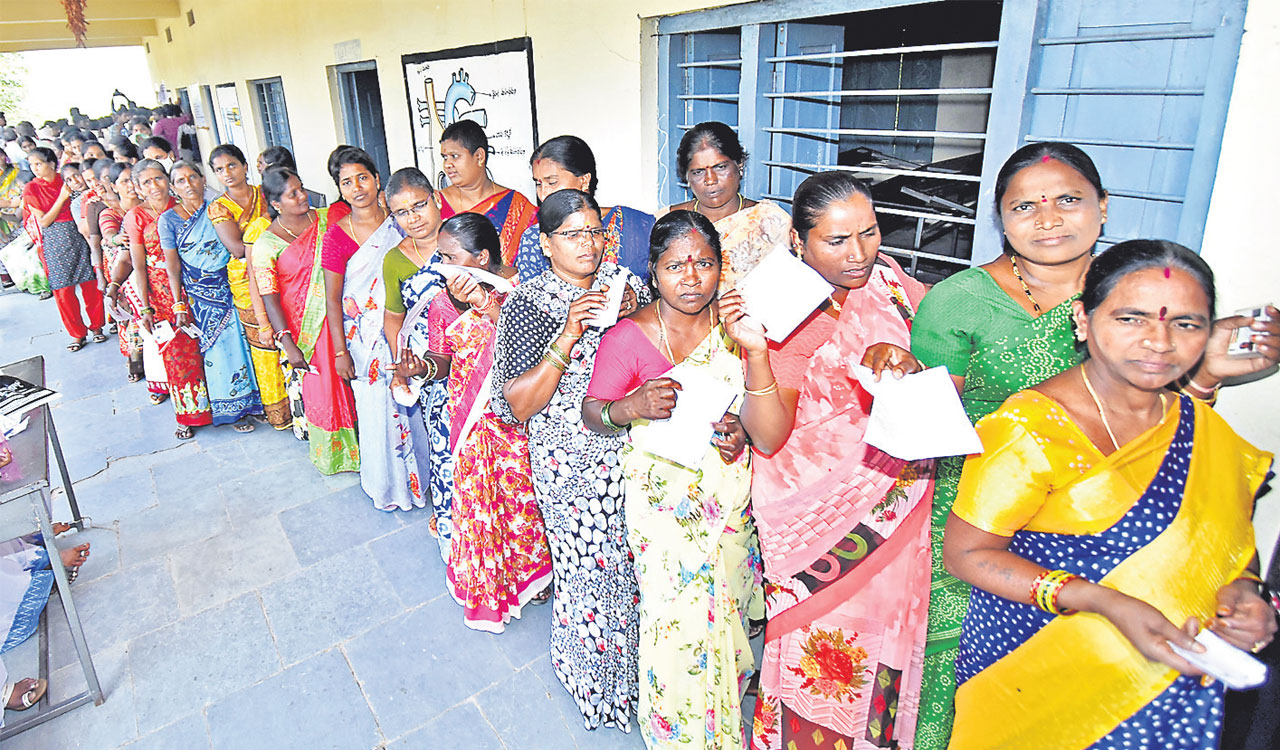 Busy day for ECI with complaints galore in Munugode