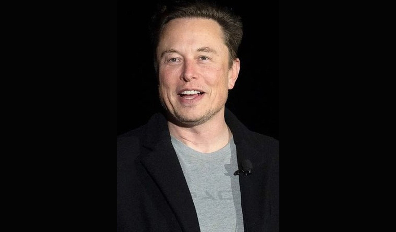 Musk puts Twitter at risk of ‘billions in fines’ as more top execs quit