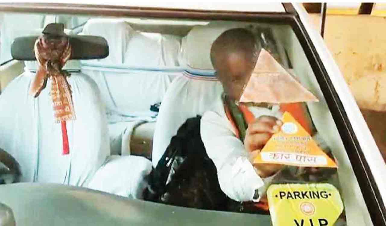Controversy after IT officials in ‘cars with BJP stickers’ raid Congress MLA in Jharkhand