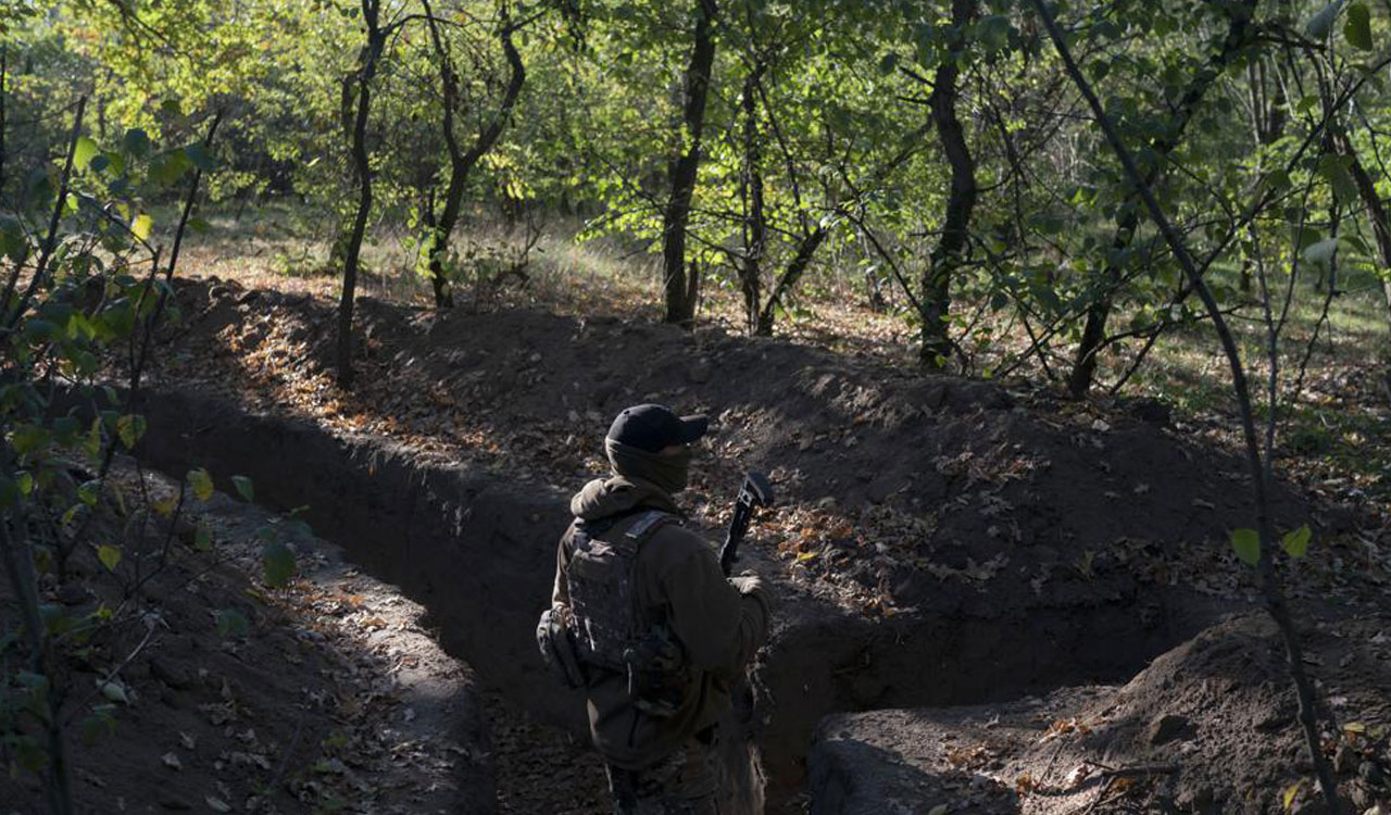 Russia-Ukraine war: Ukrainian troops enter Kherson as Russia retreats Kyiv