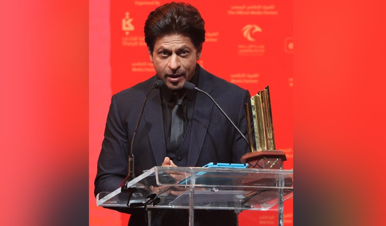 SRK receives Global Icon of Cinema and Cultural Narrative award