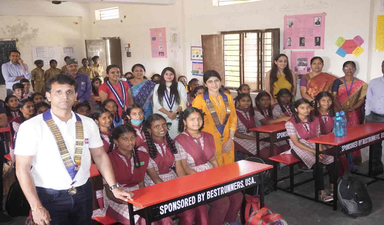 46 school desks worth Rs 1.6 lakh donated to govt school in Medchal