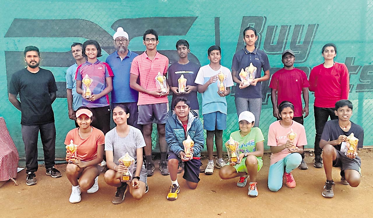 Karthik, Harsheen hog limelight at Solinco Junior Tennis Tournament