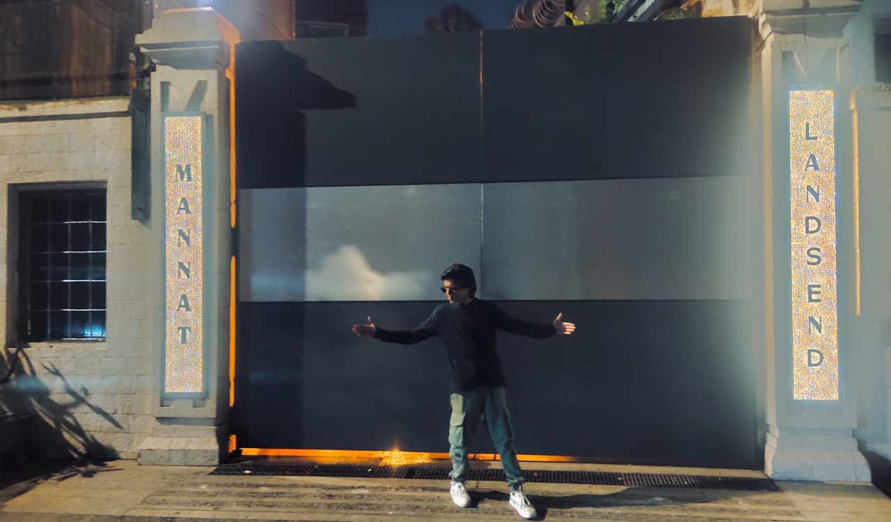 Shah Rukh’s Mannat gets a diamond-studded nameplate, pictures viral
