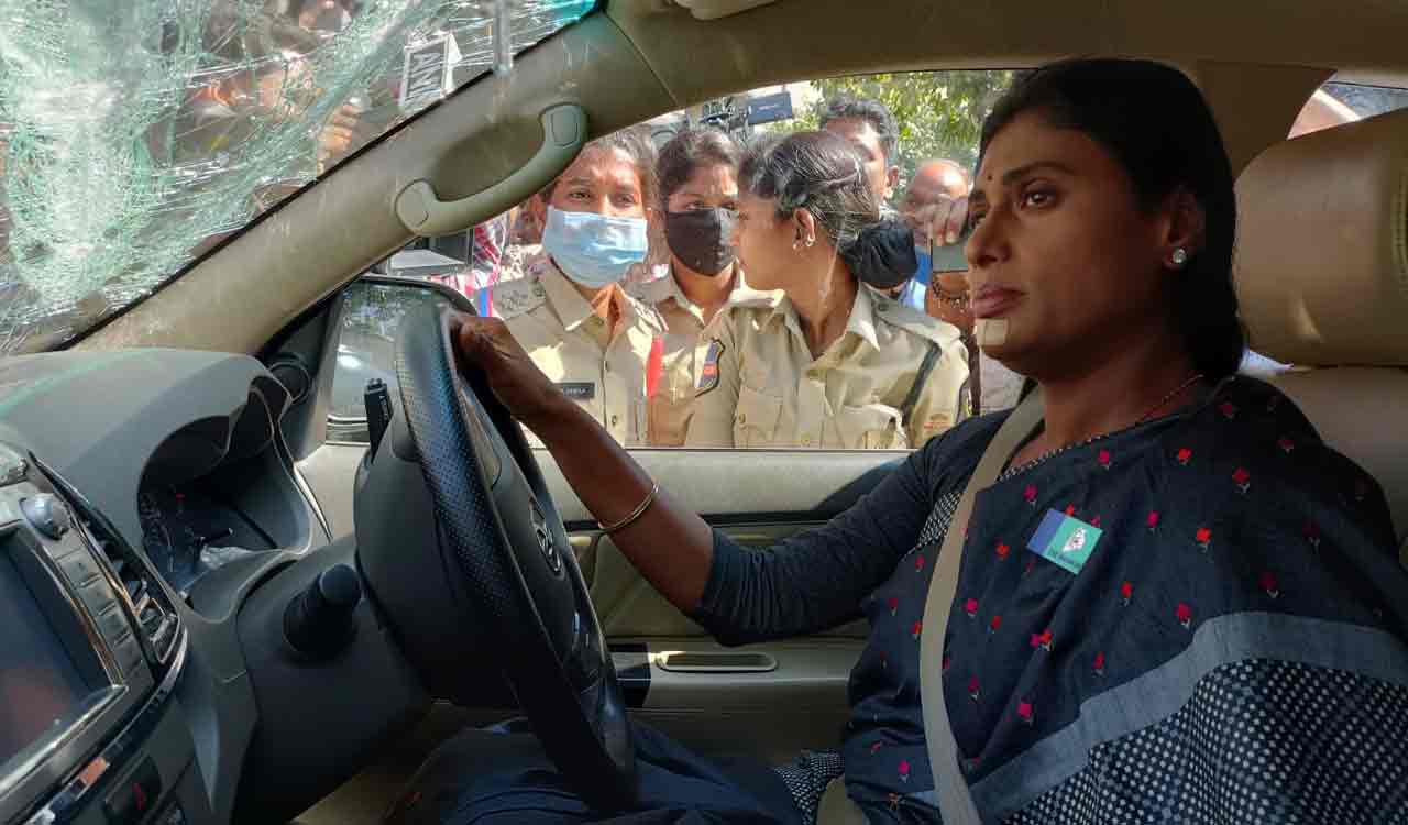Sharmila detained on way to CM KCR’s residence for protest