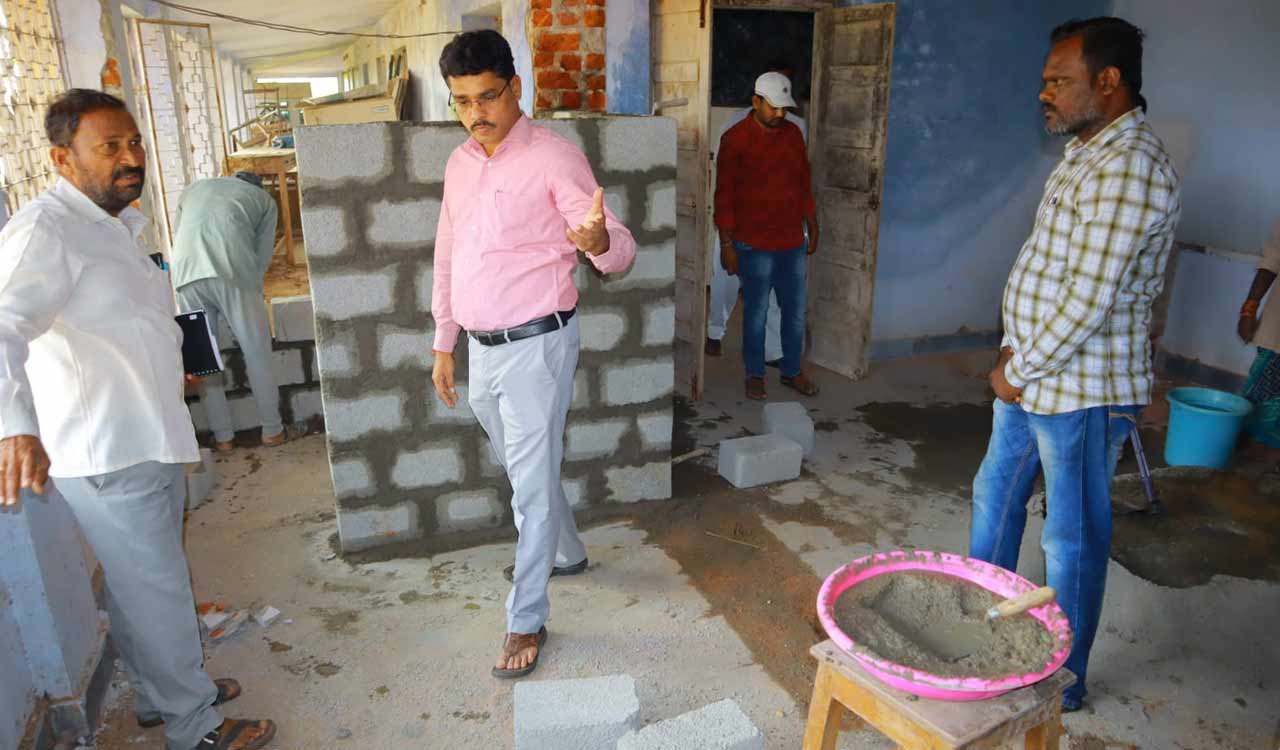 Fast track works of Basthi Dawakhanas in Siddipet: Municipal Commissioner