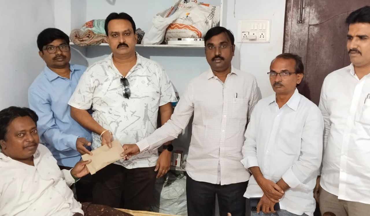 TNGOs leader helps journalist in Khammam