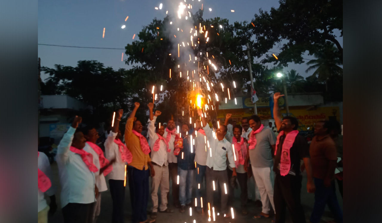 Munugode bypoll: TRS cadre erupt in celebration in erstwhile Medak