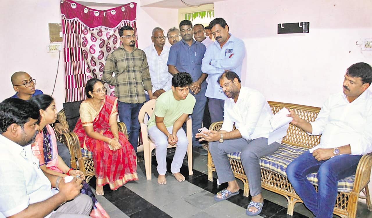 Telangana: Financial support extended to kin of TRS activist