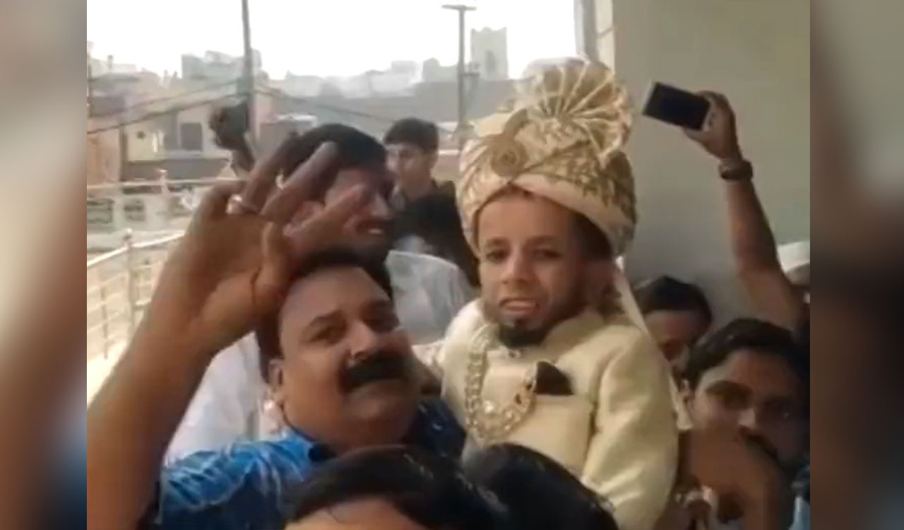 Uttar Pradesh: Two-and-a-half feet man finally meets his match