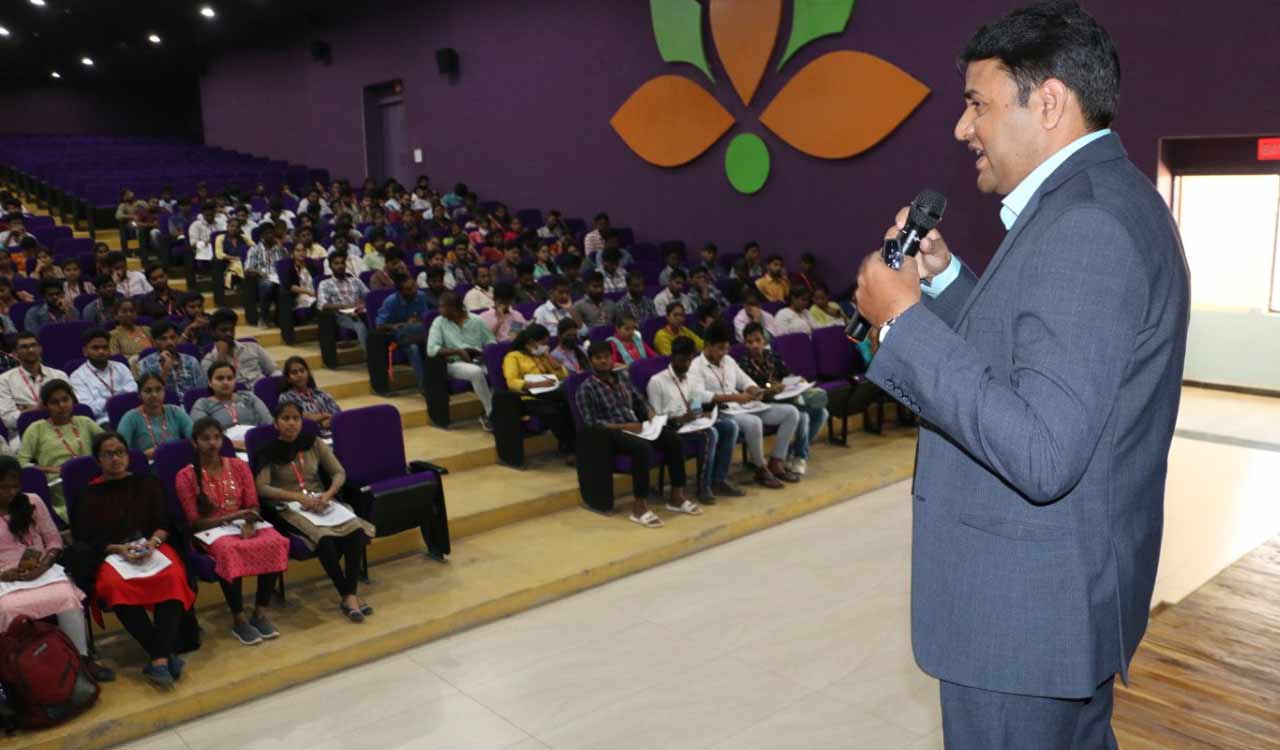 Hyderabad: Y-Axis holds seminar on study abroad at CMRTC