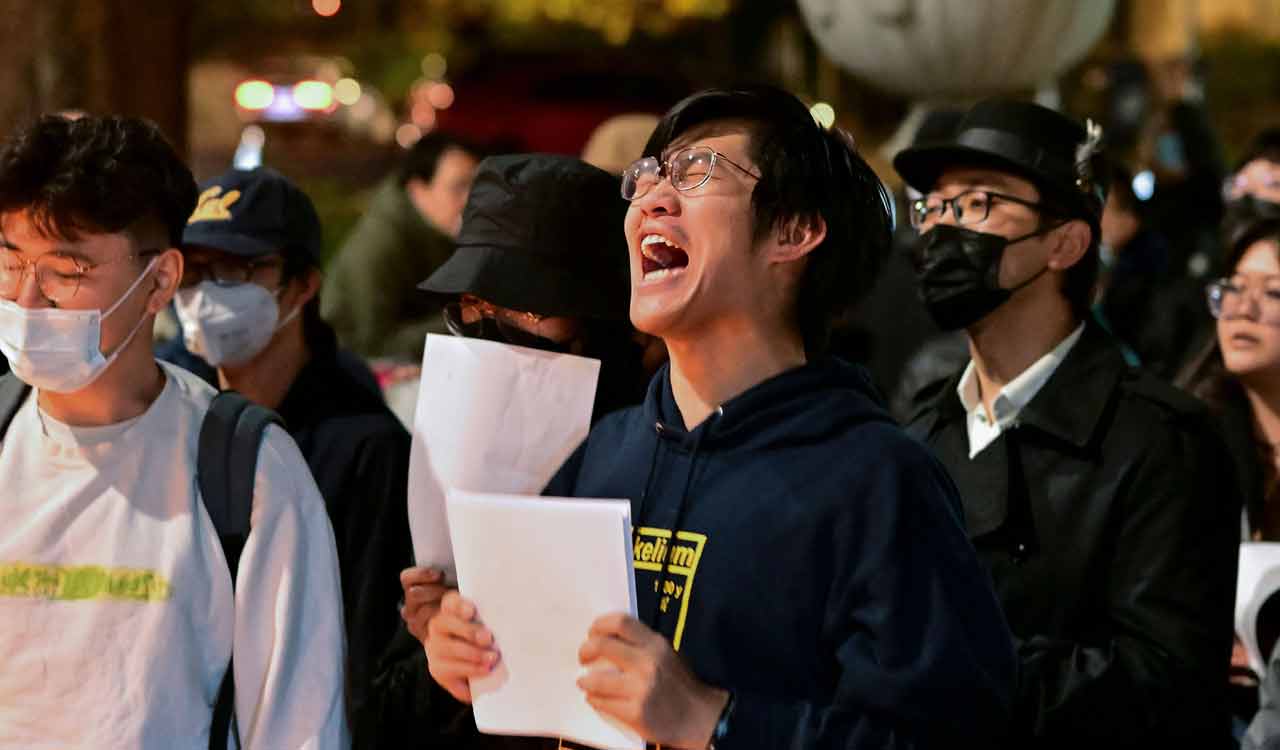 Why are Chinese protesters using blank paper as a symbol of defiance?