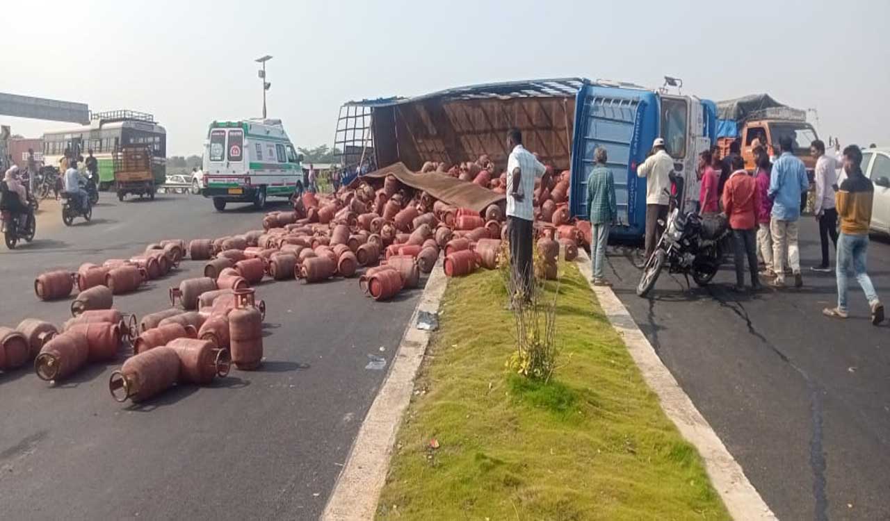 LPG cylinders laden truck collides with van in Adilabad
