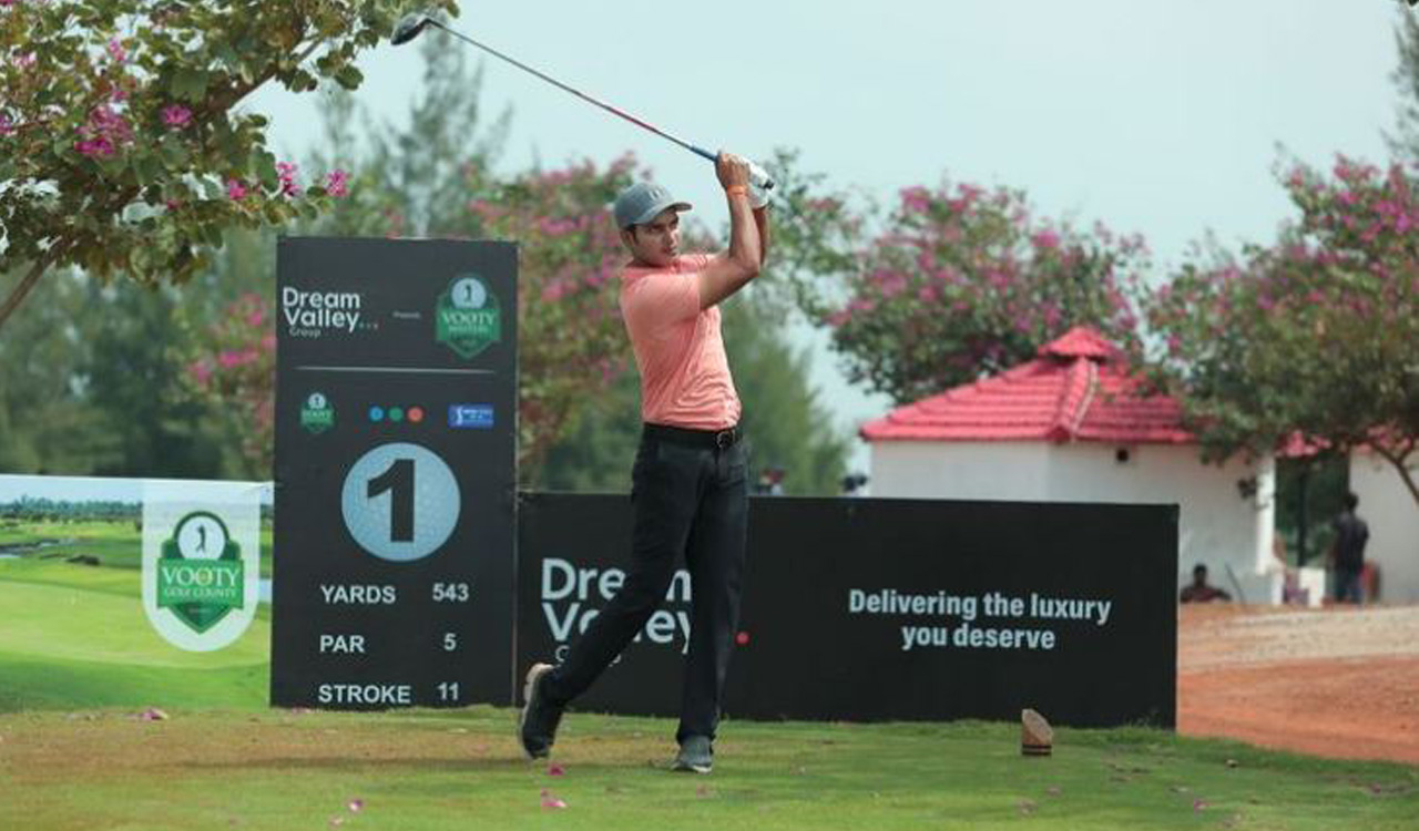 Manu Gandas takes lead on Day 1 at Vooty Masters golf tournament