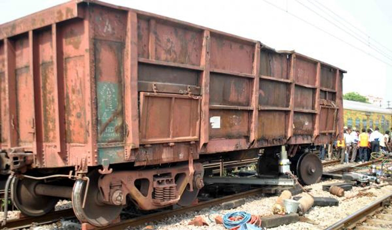 Goods train derails near Rajahmundry, nine trains cancelled