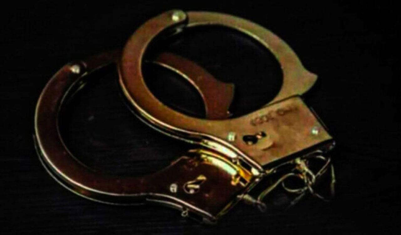 Two held for threatening students with knife in Hyderabad