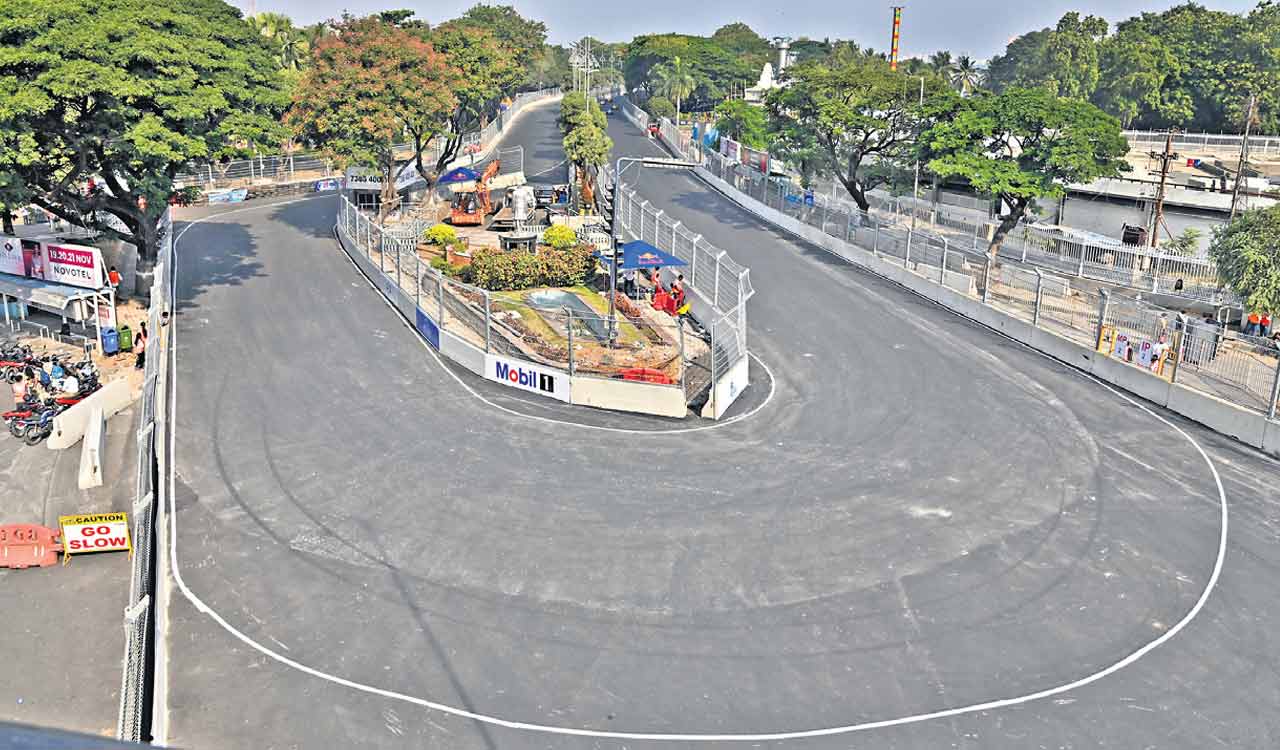 Hyderabadis want racetrack-like roads