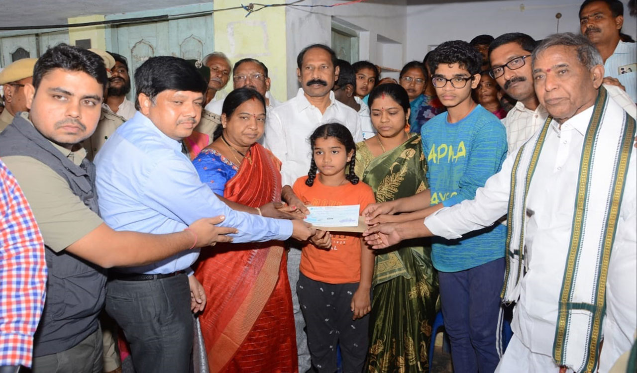 Khammam: Rs 50 lakh ex-gratia handed over to slain FRO’s family