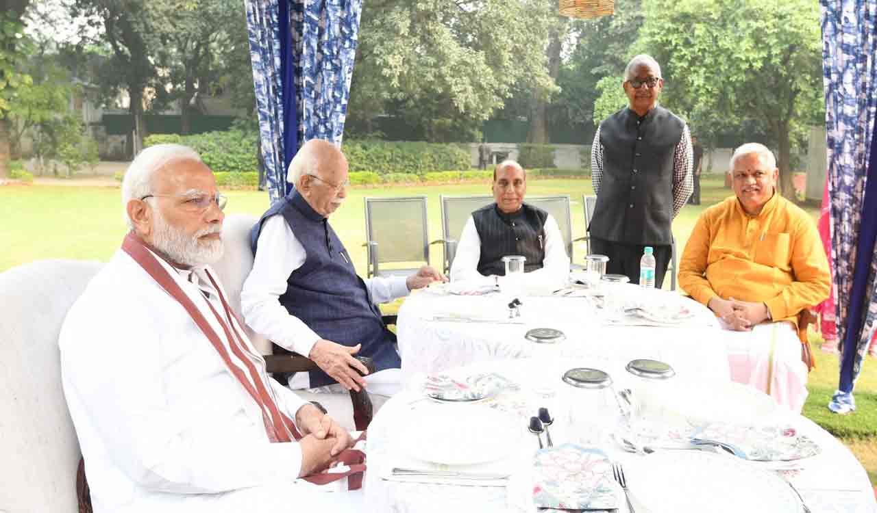 PM Modi, Rajnath visit L.K. Advani on 95th b’day