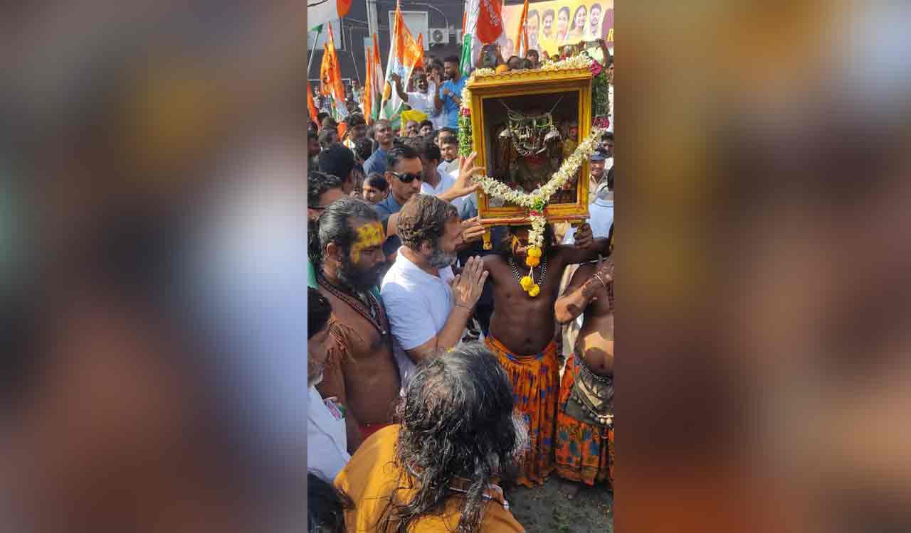 Rahul Gandhi interacts with local communities in Sangareddy