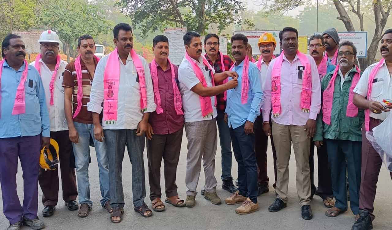 11th Wage Board: SCCL employees, TBGKS leaders stage protests in Telangana