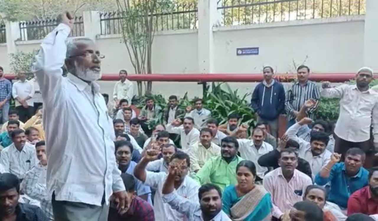APGVB contract employees stage protest in Sangareddy